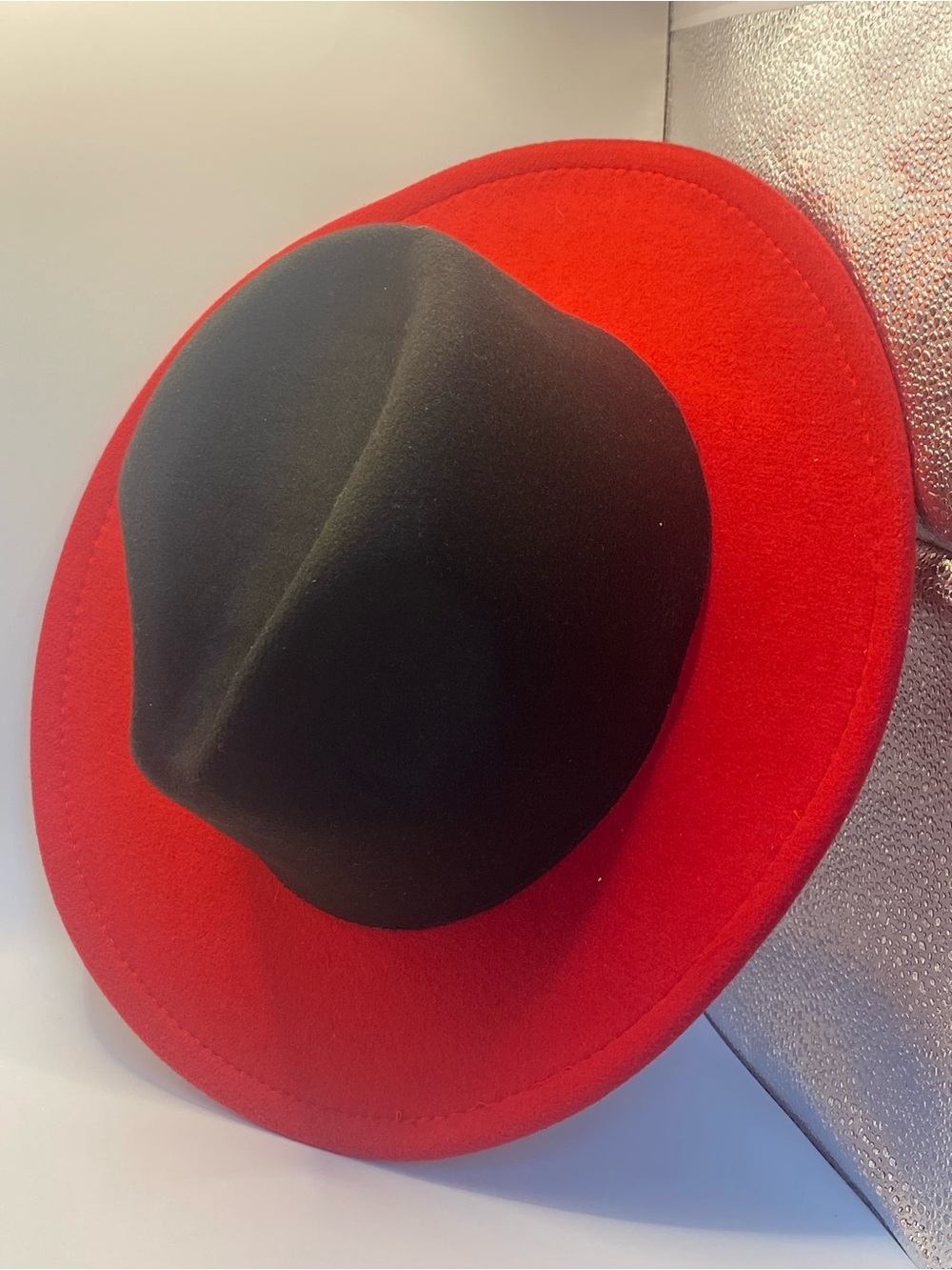 Two-Tone Felt Fedora Hat in Black and Red